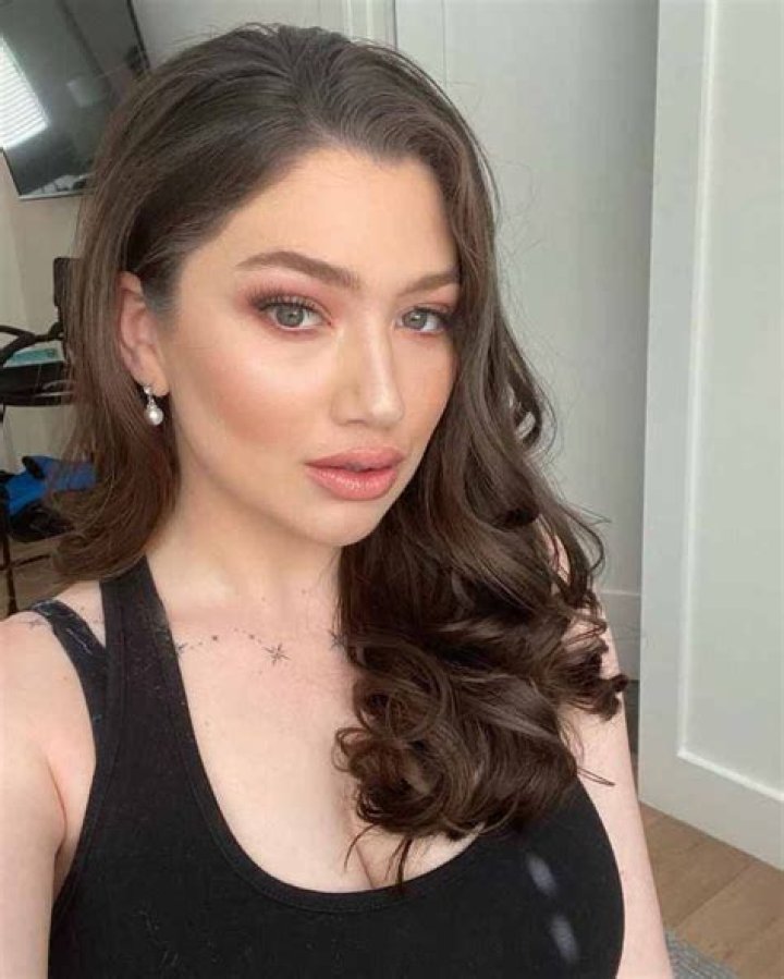 Explore Ella Alexander Wiki, Bio, Age, Birthday, Height & Instagram